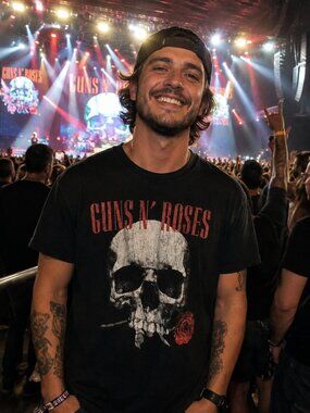 GUNS & ROSES BAND T SHIRT (XL)